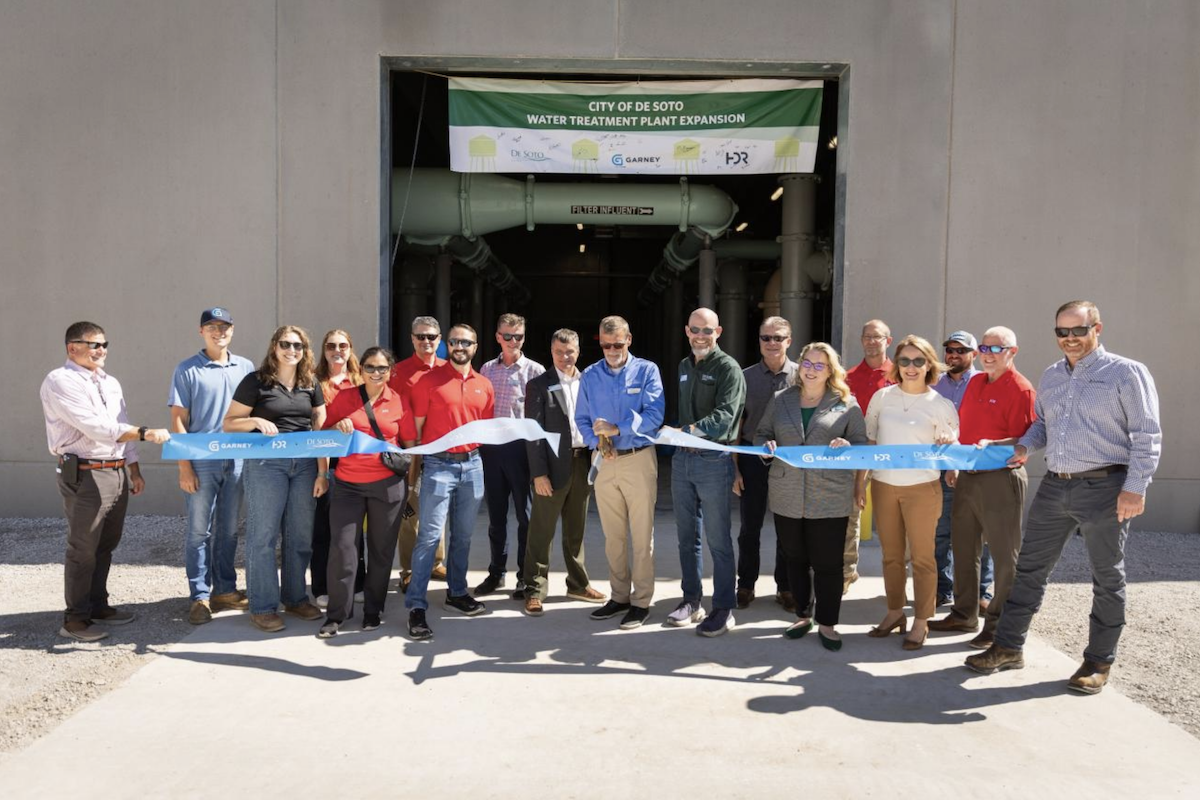 De Soto Mayor Rick Walker cuts the ribbon, celebrating the completion of the water treatment plant expansion.