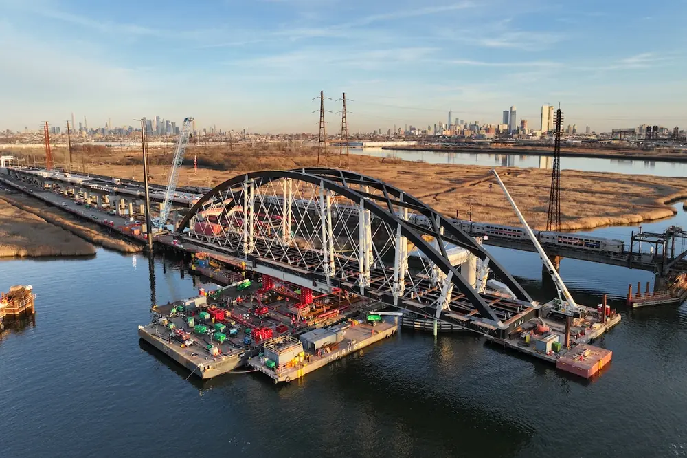 The new Portal North Bridge is being constructed adjacent to the existing structure. (Photo courtesy of Skanska-Traylor Joint Venture)