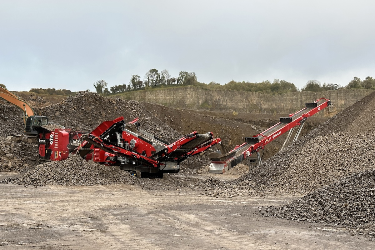 A crusher feeds a screen then a stacker.