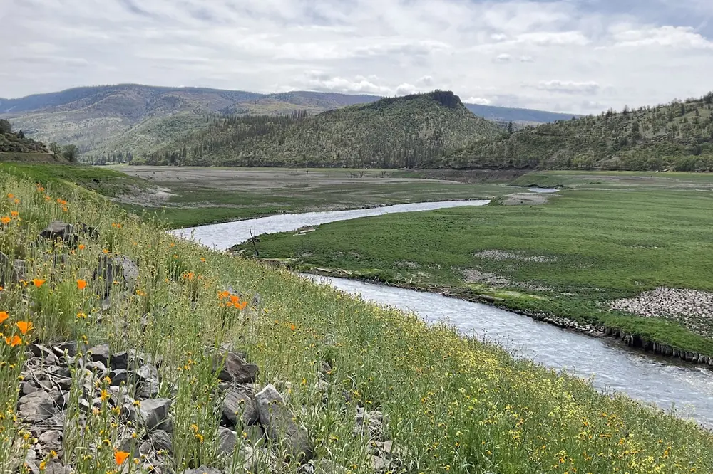 The Klamath River flowing through the footprint of the former Copco Reservoir (Photo courtesy of RES)