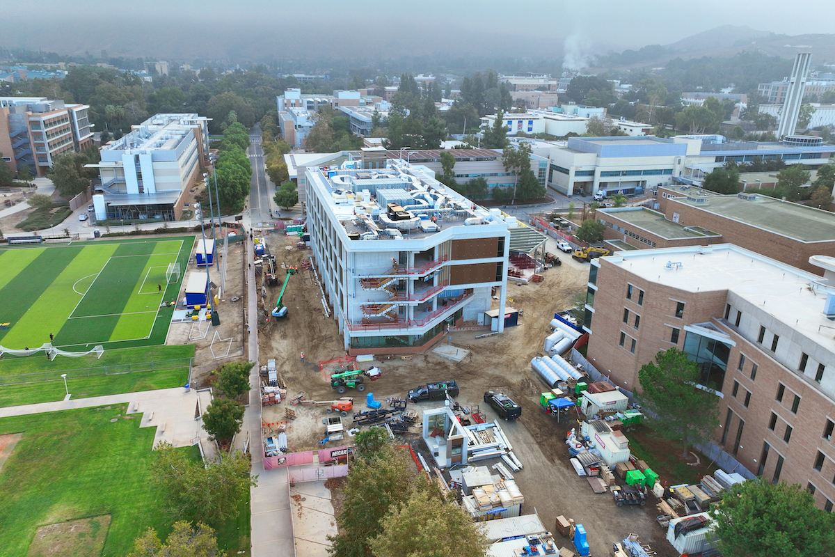 Crews are currently working on roofing and façade finishing touches for UC Riverside’s Undergraduate Teaching and Learning Facility. (Photo courtesy of McCarthy Building Companies)