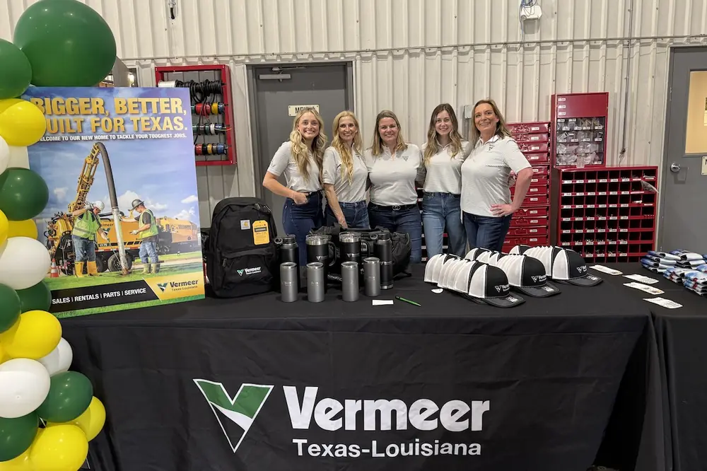 From left to right: Vermeer Texas-Louisiana staff Kennady Klein, Marie Rhom, Kelli Meyer, Camryn Reyes, and Molly Miksch welcomed guests at the Vermeer logo souvenir booth.