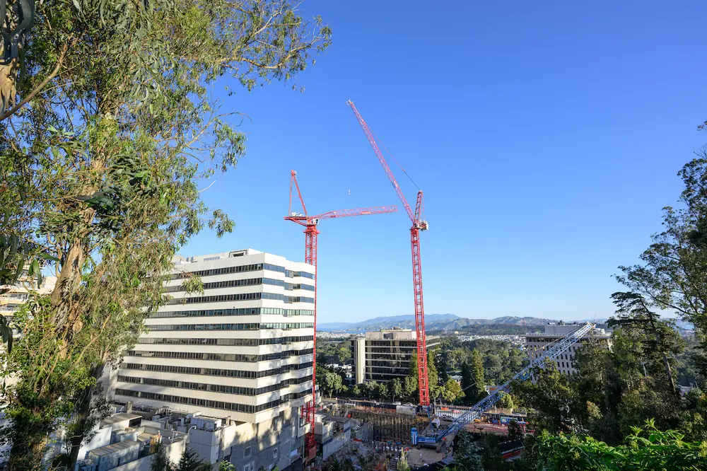 One WOLFF crane assembles the other — and will later dismantle it as well.