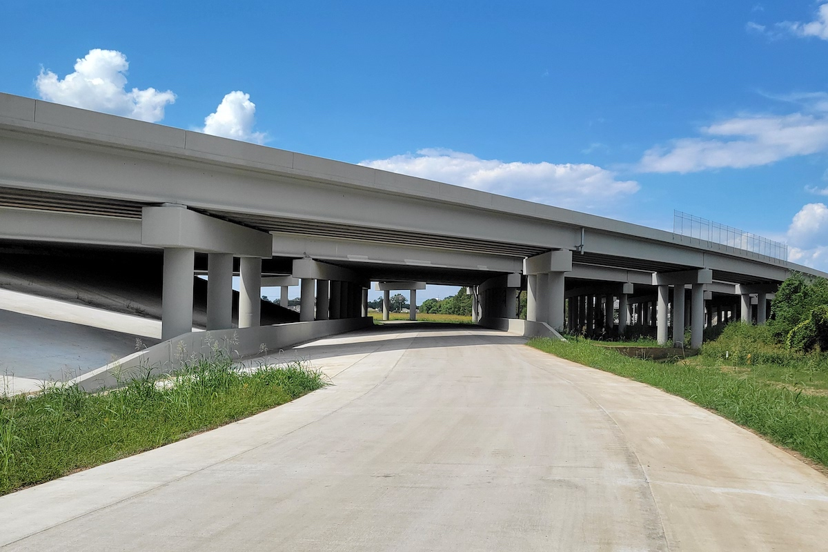Pictured here is the westbound to eastbound frontage road U-turn connection.