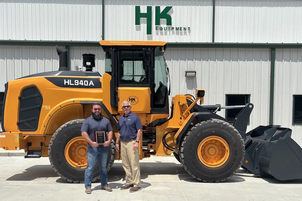 Bodie Grass (left), H&K Equipment sales, receives the company’s official HD Construction Equipment Hyundai North America dealer plaque from Rich Desmond, Hyundai District Sales Manager.