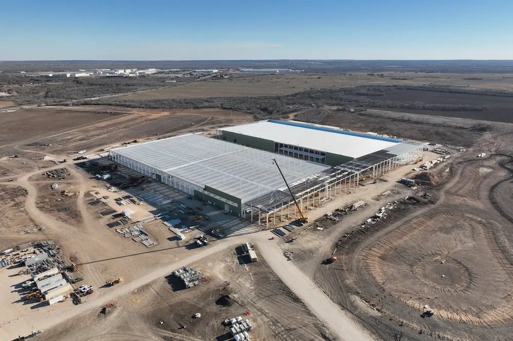 JCB’s nearly 1 million-square-foot facility is the single largest investment in the company’s 80-year history. (Photo courtesy of Joeris)