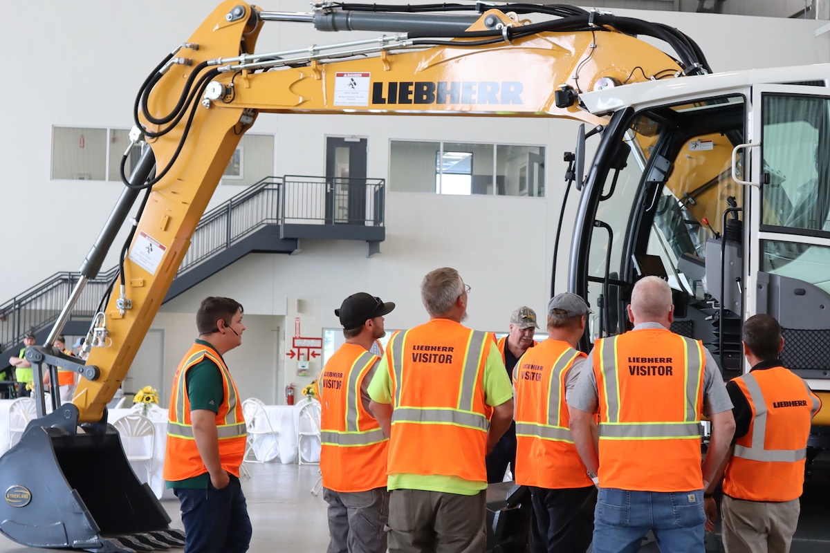 Attendees were able to participate in multiple machine walkarounds in Liebherr’s training bay.