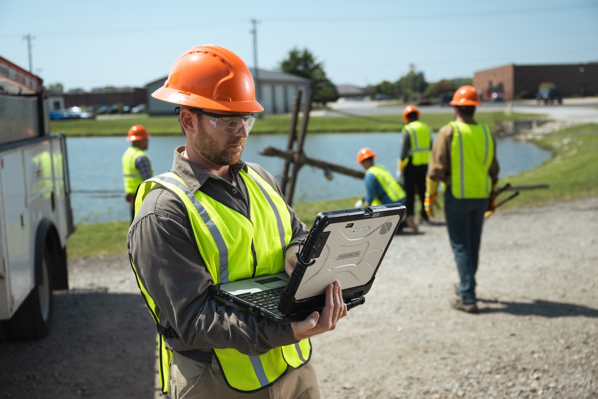 With multiple connectivity options, field crews can send reports, video chat with experts off site, and view live video footage.