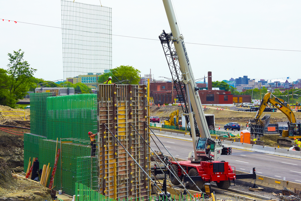 A Link-Belt 120RT Rough Terrain Crane lifts rebar panels as part of NYSDOT’s road construction project along I-81.