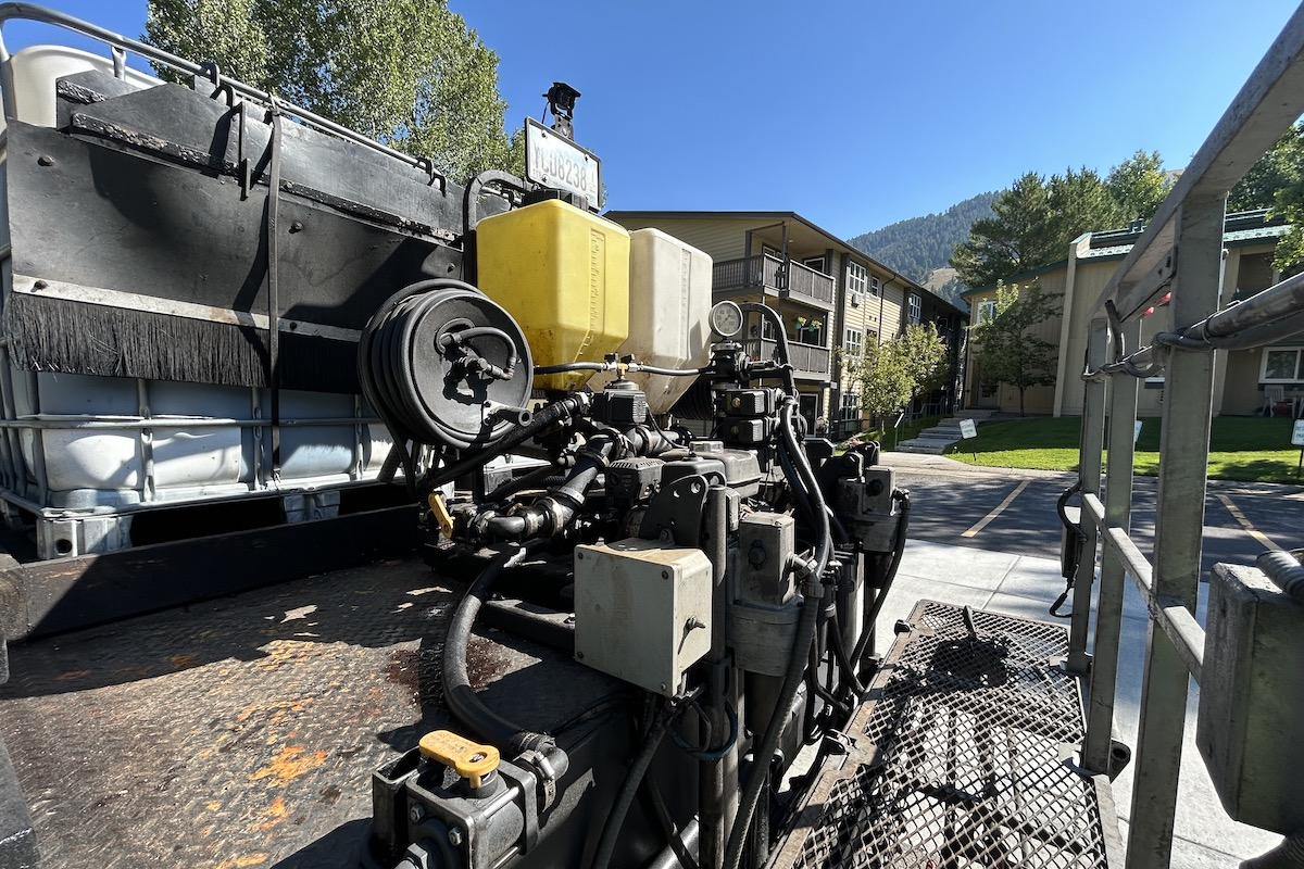 The BioSpan Flatbed 1-Ton Spray System was used for the wider roads in Jackson. The system features a high-capacity tank for extended application runs, precision spray nozzles for even coverage, and GPS-controlled operation for enhanced user convenience.