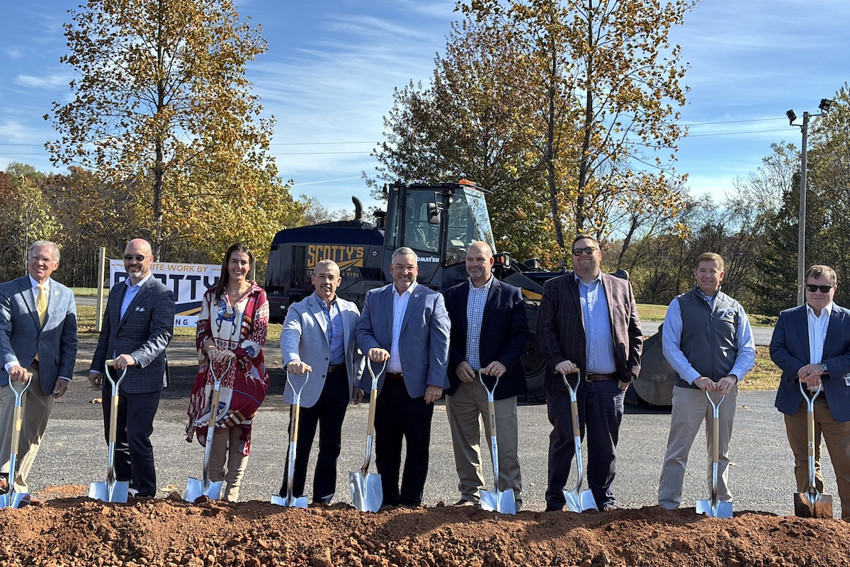 From left to right: Senator Ferrell Haile, Representative Johnny Garrett, Portland Vice Mayor Megann Thompson, Portland Mayor Mike Callis, TDOT Commissioner Will Reid, Scotty’s Vice President of Heavy Civil Operations Chris Higgins, TDOT Region 3 Director Jay Norris, Barge Design Solutions Director Jeff Glass, Neel-Schaffer Roadway Design Lead Steve Lamm