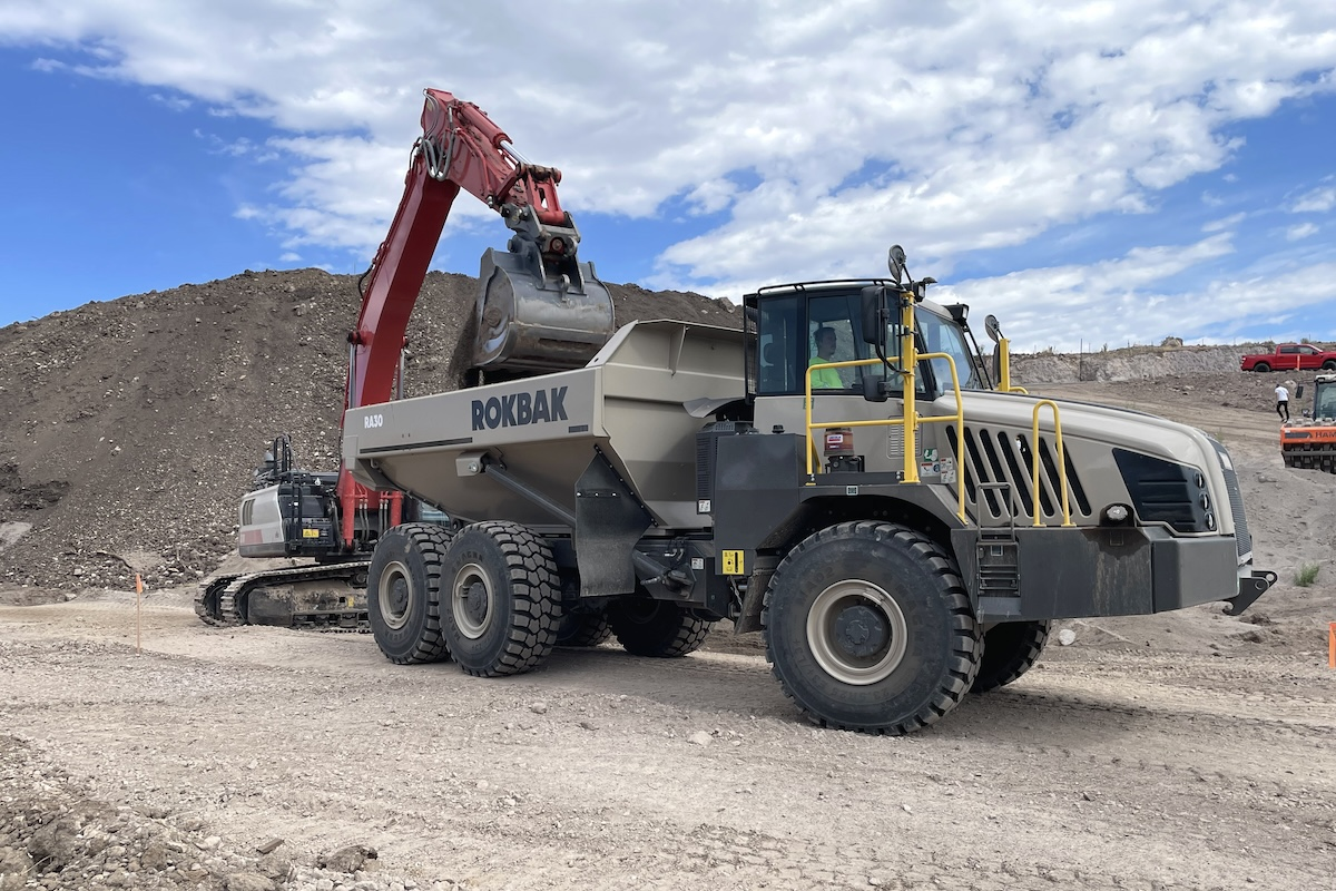 One of three RA30 articulated haulers operates amid Utah’s rugged terrain in the excavation phase of a fast-paced, multi-year project.