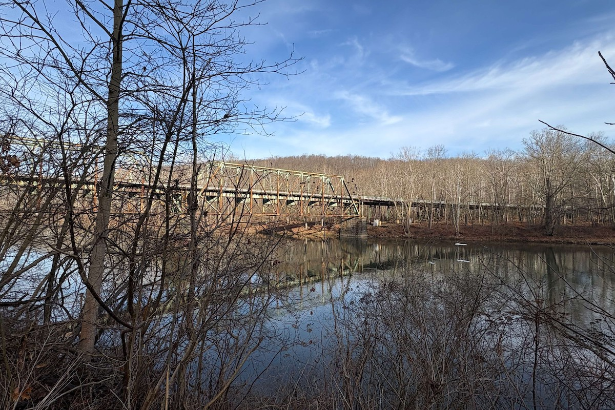 The current Layton Bridge in Perry Township, Pennsylvania, spans the Youghiogheny River.
(Photo courtesy of Fay, S&B USA Construction)