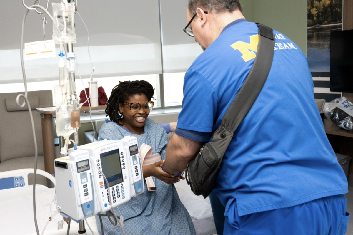 A University of Michigan Health team member helps Shahnaz Love into her new room at the pavilion. (Photo courtesy of Dieu-Nalio Chery, Michigan Photography)