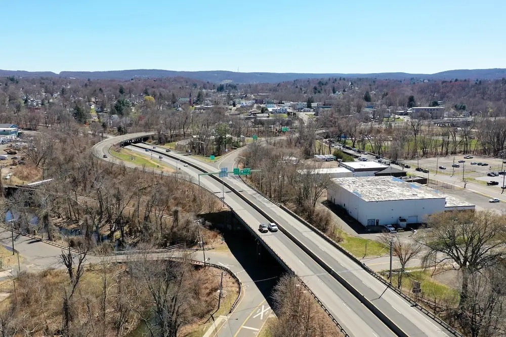 CTDOT is implementing various improvements to reduce the number of crashes at the Route 9 northbound and Route 17 northbound interchange.
