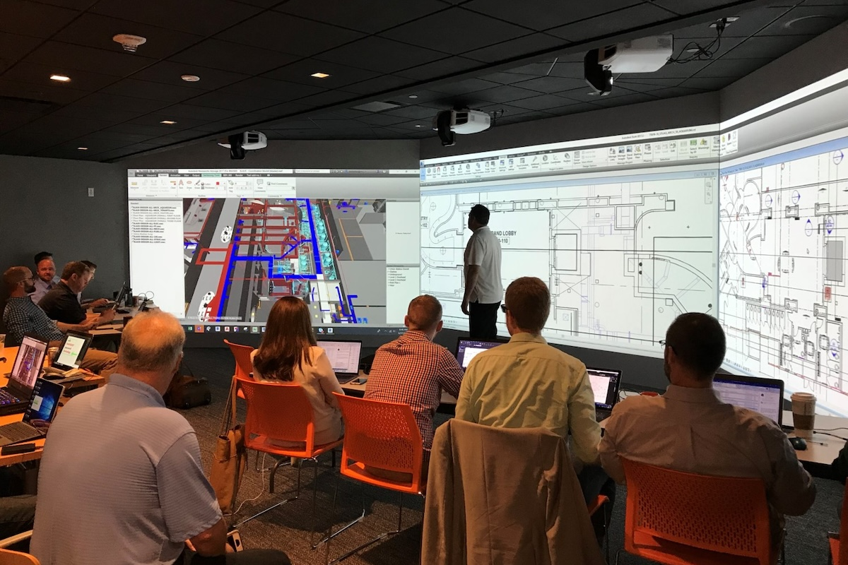 An immersive environment with integrated teams using BIM technologies supports collaborative work on design planning and coordination activities.