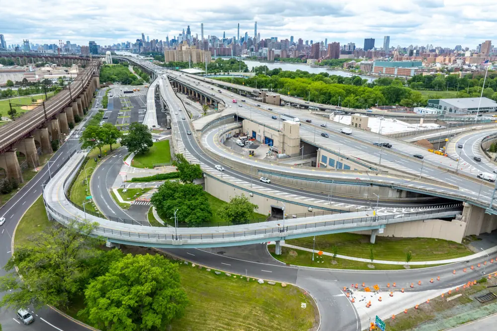 The QR and RM ramps create a centralized park access while improving island circulation and eliminating substandard merging and a left-hand exit.
