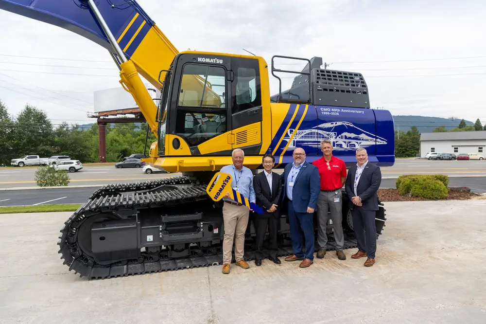 To commemorate the facility’s 40th anniversary, a specially customized PC490LC-11 excavator was built for demolition, environmental, and infrastructure contractor D.H. Griffin.