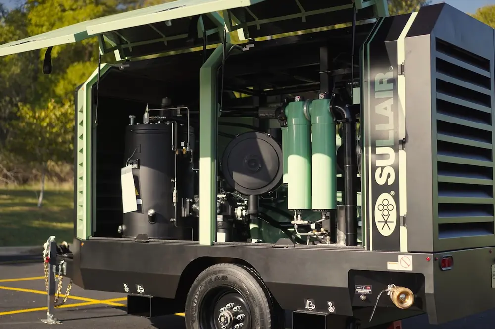 Electric portable design, like the Sullair E1035H, facilitates service and maintenance.