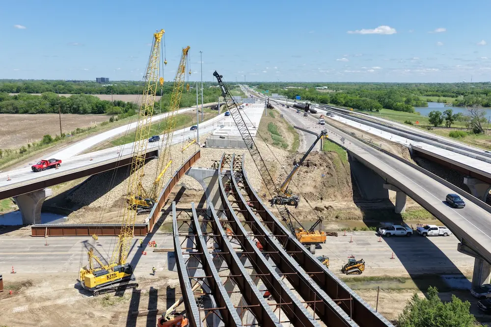 The Wichita North Junction Project involved the use of large-capacity cranes to place bridge girders.