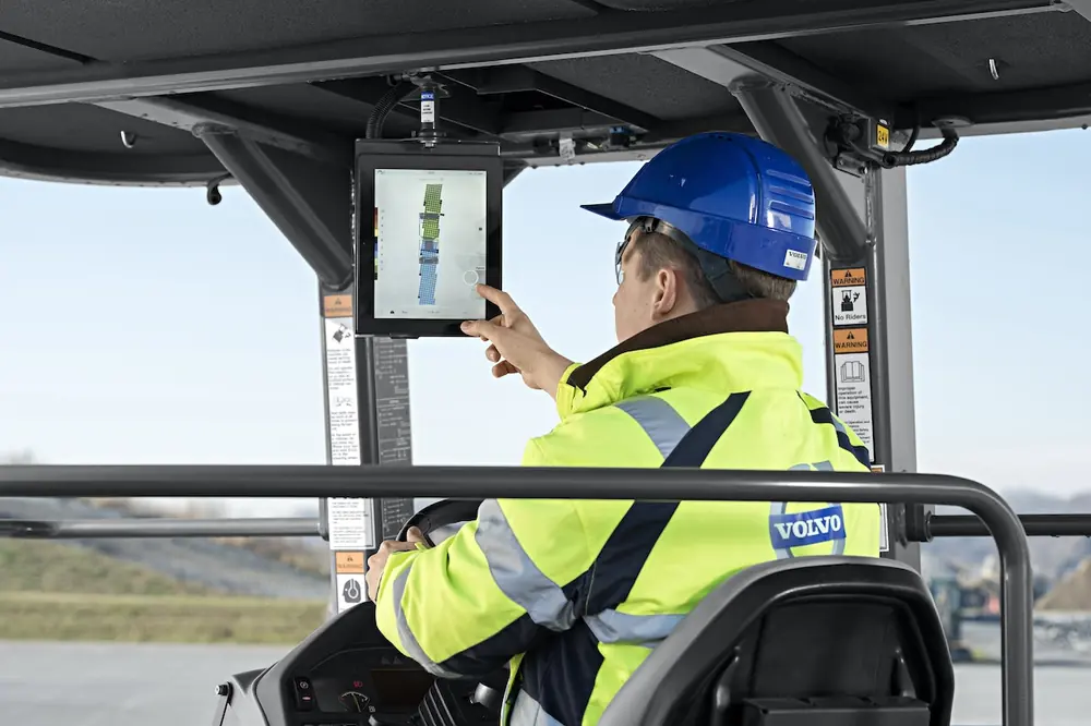In-cab displays help ensure quality compaction results.